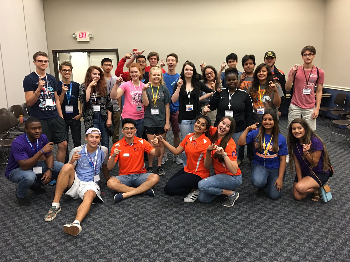 uta_Grubbworms's tweet photo. Look! The newest members of Grubb nation! Generation 8 brought so much joy and pride to UTA! 🐛 #uta21 #nmo17 #grubbnation #100yearsofgrubbs https://t.co/NK7JdJeVlH