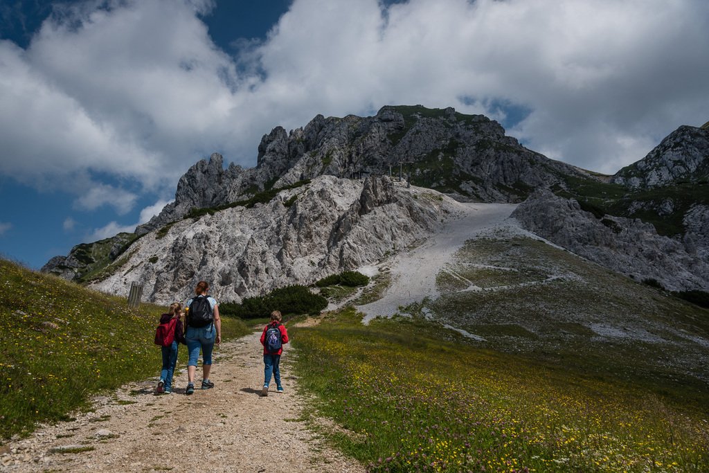 stefan4all's tweet photo. 199/365 - sports - Hiking #Alpen #dailypic #Familie #instadaily #Kärnten #Nikon #Österreich #picoftheday #Project365 #Sommer #Ulaub https://t.co/BYJpRo37JO