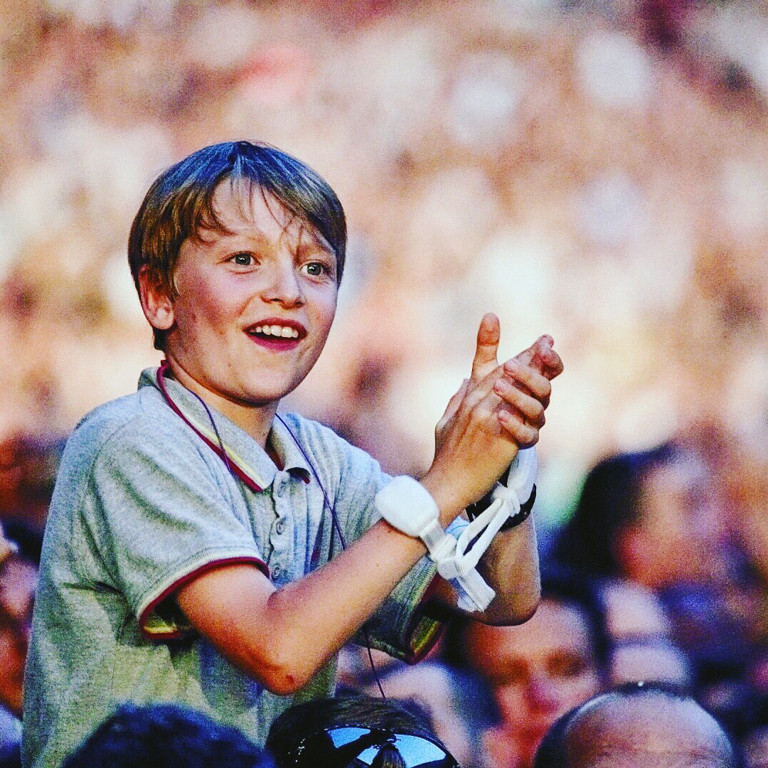 coldplay's tweet photo. #ColdplayParis 
R42 https://t.co/ZjtzH2TJPj
