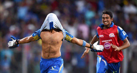 akiioo7's tweet photo. #याद_आता_हैं winning shot #mumbaiindians https://t.co/zku3Kw3fyo