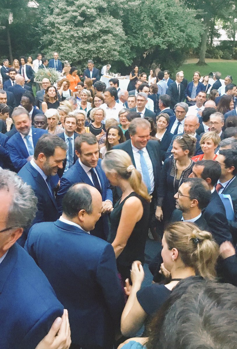 hbv2017's tweet photo. EnMarche09: RT CCastaner: Heureux d'accueillir EmmanuelMacron &amp; EPhilippePM pour un moment convivial avec les dépu… https://t.co/MCnRBlmahj