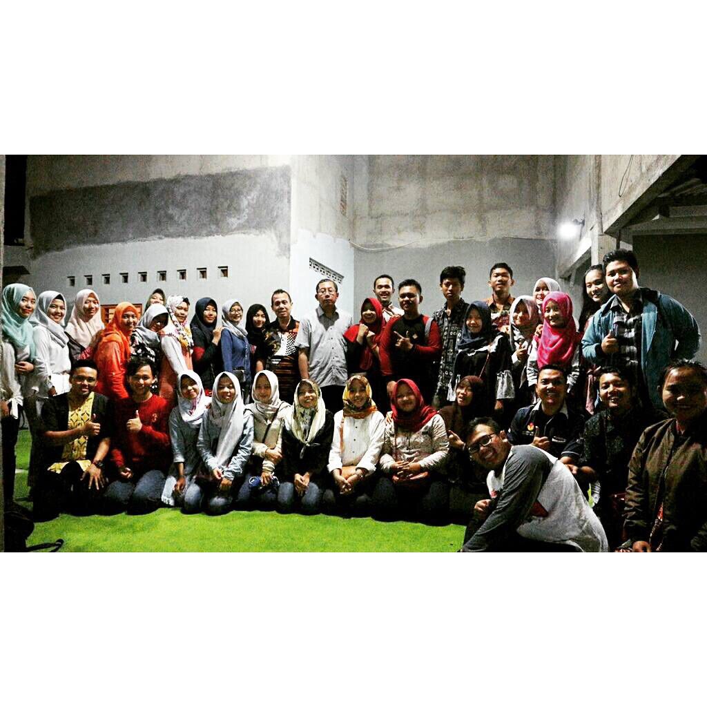 himaBK_UPGRIS's tweet photo. Late post
Sabtu,15 Juli 2017
Halal Bihalal LEMAWA FIP 2017
DEKAN FIP Drs. Agus Suharno,M.Si 

@BEMFIP_UPGRIS @HIMAPAUD @himapgsd_upgris https://t.co/K5RRog7eaU