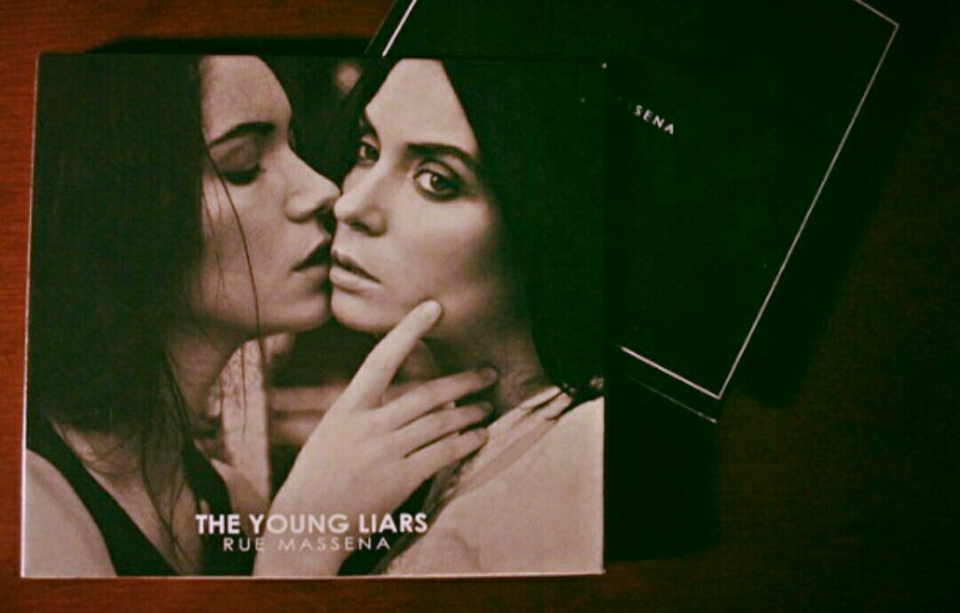 #np <a href="/TheYoungLiars/">The Young Liars</a> - Rue Massena

Menemukan pasukan vintage-rock ini 2-3 tahun lalu. Tak ada cela di album ini. Lokal rasa luar.