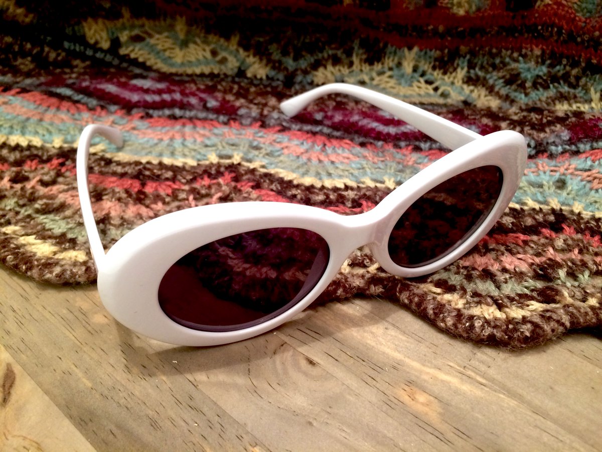 spukikabuki's tweet photo. #White #Sunglasses #Vintage #Retro #Unisex #Mens #Womens 

https://t.co/ZAu8tRa98z

#Tuesday #TuesdayThoughts #TuesdayMotivation https://t.co/JNdAmuFPng