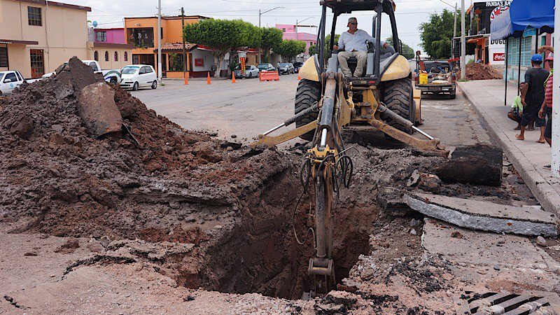 SintesisINFORMA's tweet photo. 🚧 Reparan calle Jalisco tras colapso de colector sanitario... https://t.co/Akc4UtT67E https://t.co/K2GhzPEhd8
