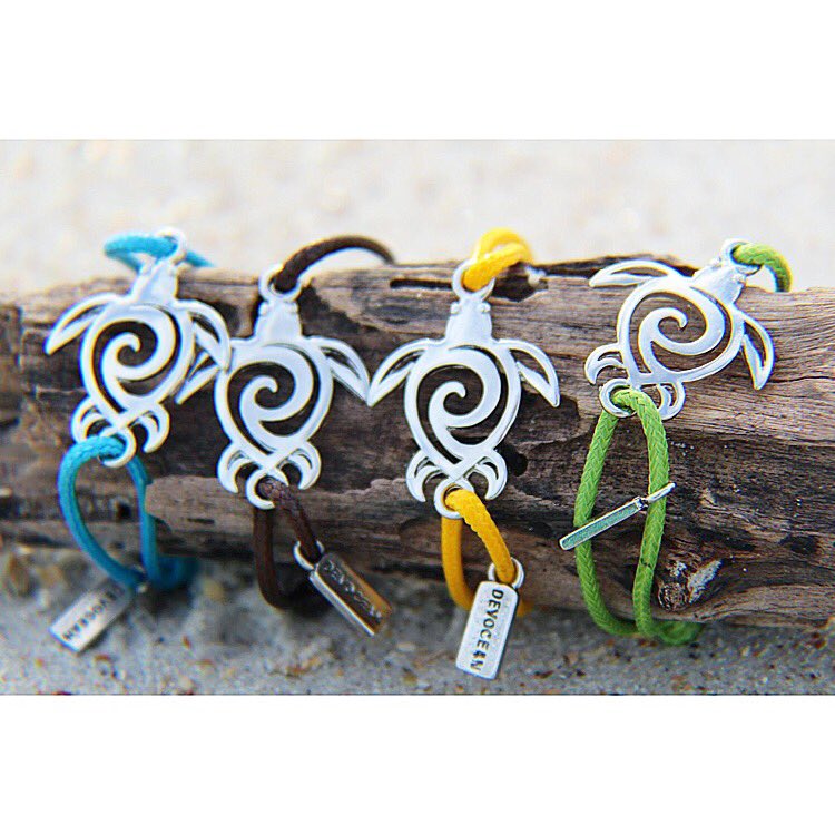DevoceanAmbNic's tweet photo. Beautiful turtles in a row!🐢Get your own Devocean Turtle Bracelet with the 10%OFF code NICOLEBELLO10 &amp; the link in my bio🌴 #devocean #turtle https://t.co/FxgseBD2OO
