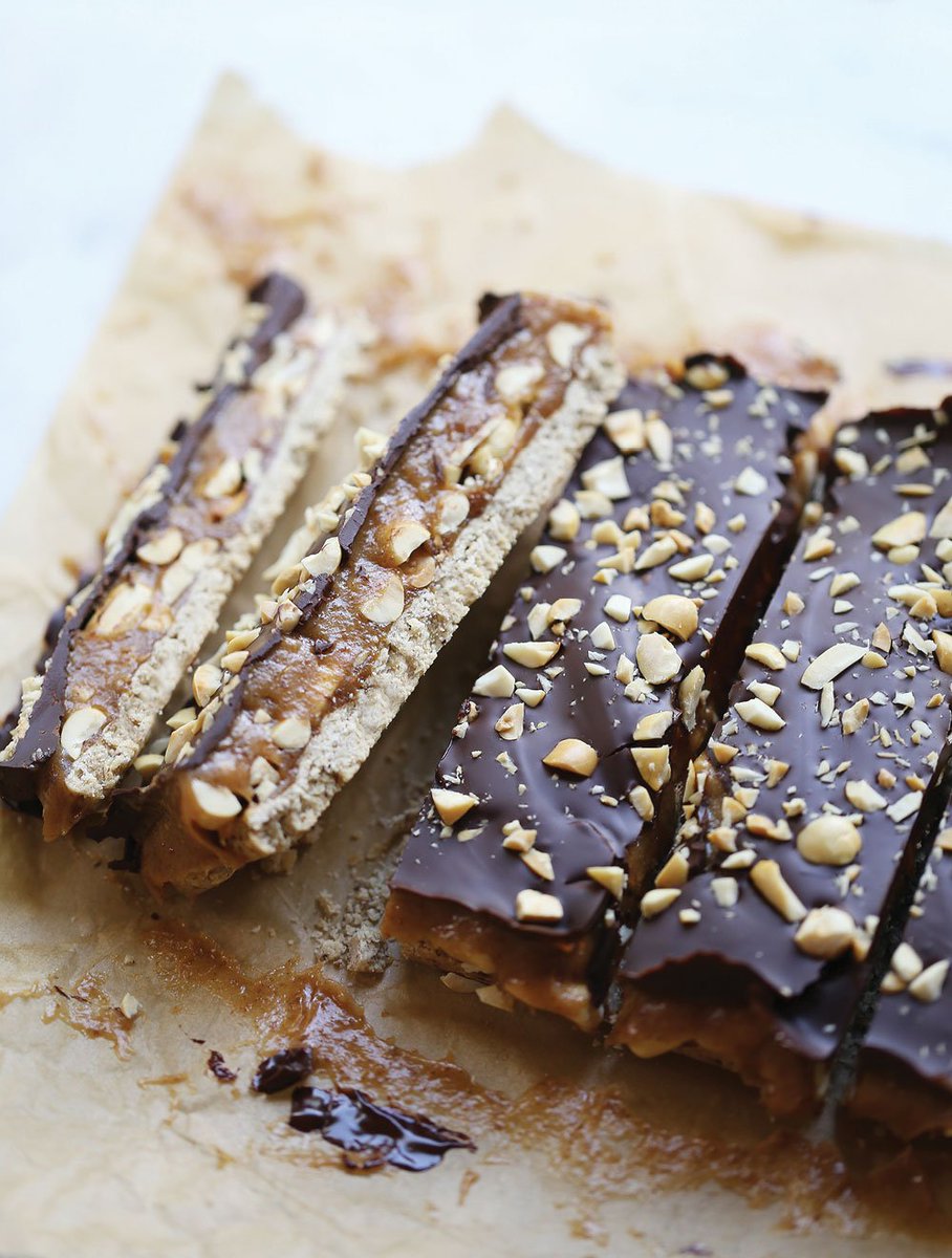 theblendergirl's tweet photo. I would love to bite into one of these #Vegan Snickers Bars right now! MUST RESTRAIN!  https://t.co/8gu1NqKMgN @PureElla #glutenfree #recipe https://t.co/GYx4HaWbcO