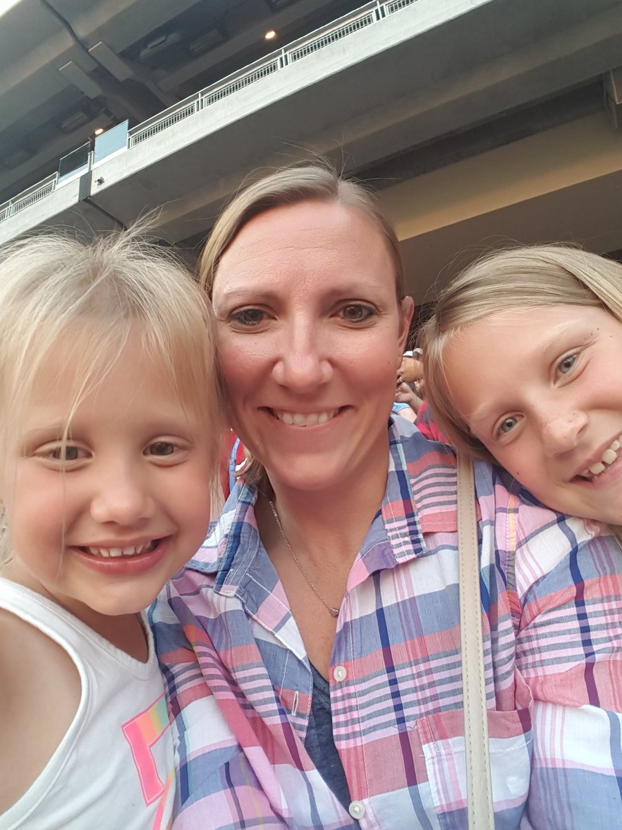 Steffey33's tweet photo. #twinspic https://t.co/k4rCVtw2sH