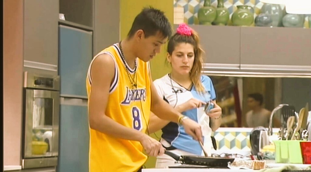 Juana_lopez_30's tweet photo. Cocinando en equipo realizaron un revuelto innovador rico rico @BLanzelottaOK @FarjatMarian lo recuerdan? https://t.co/7IGixjoJR6