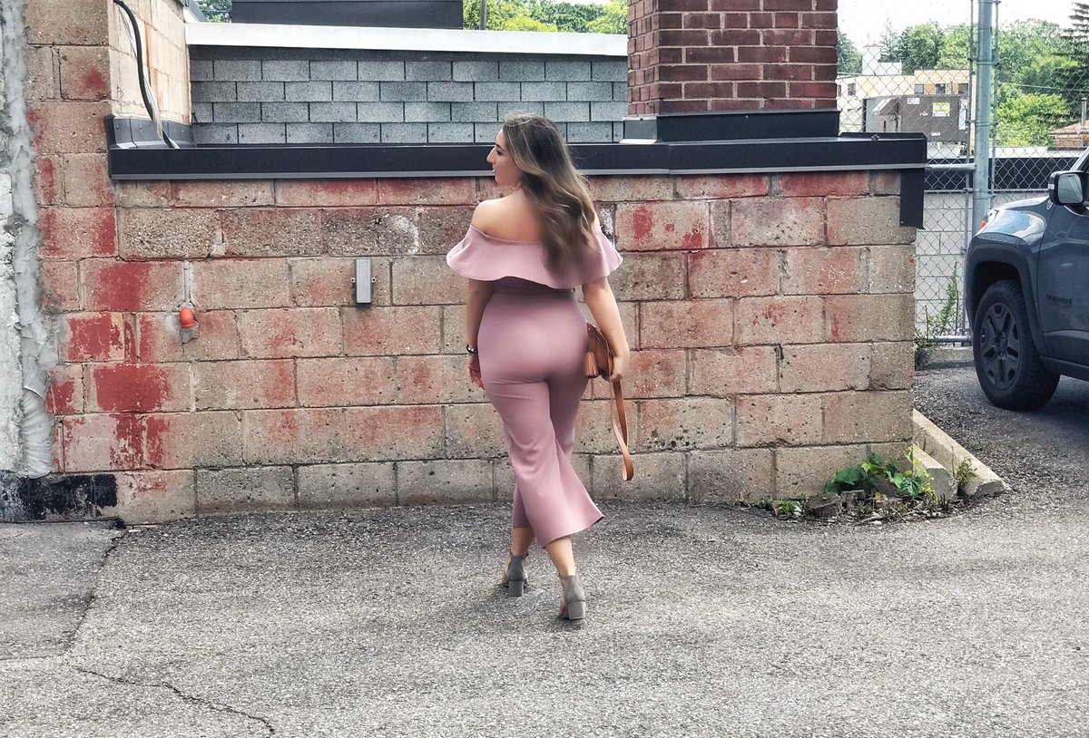 MyIdentity90's tweet photo. Walk those streets and never turn back. Embrace every dam moment!
#stylechallenge #fashion #Toronto https://t.co/YkVmIdRyIo