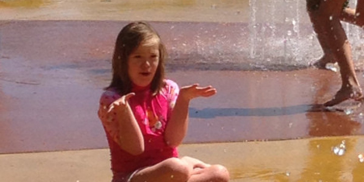 HuffPostFamily's tweet image. To the red-haired girl at the splash pad: huffp.st/qeLRTMN