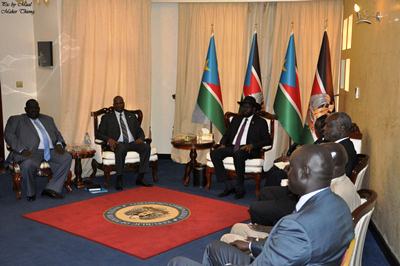 SudanTribune_EN's tweet photo. #S_Sudan’s #Kiir convenes security meeting after state of emergency declared
https://t.co/XrLGzzrjMm https://t.co/DwN4AN8zkc