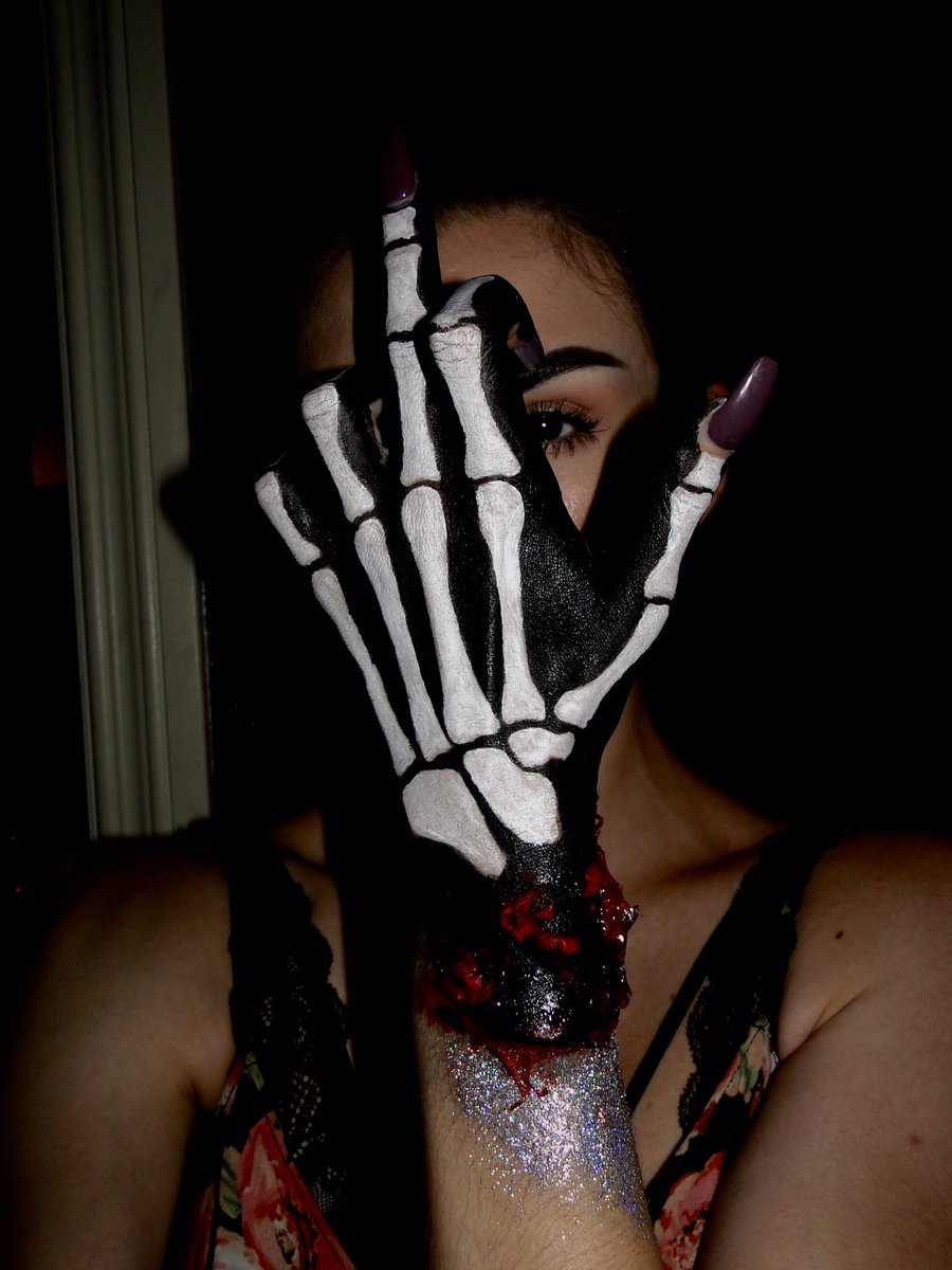 looksbyG's tweet photo. glam gore 👻 https://t.co/ayTyuG7EEK