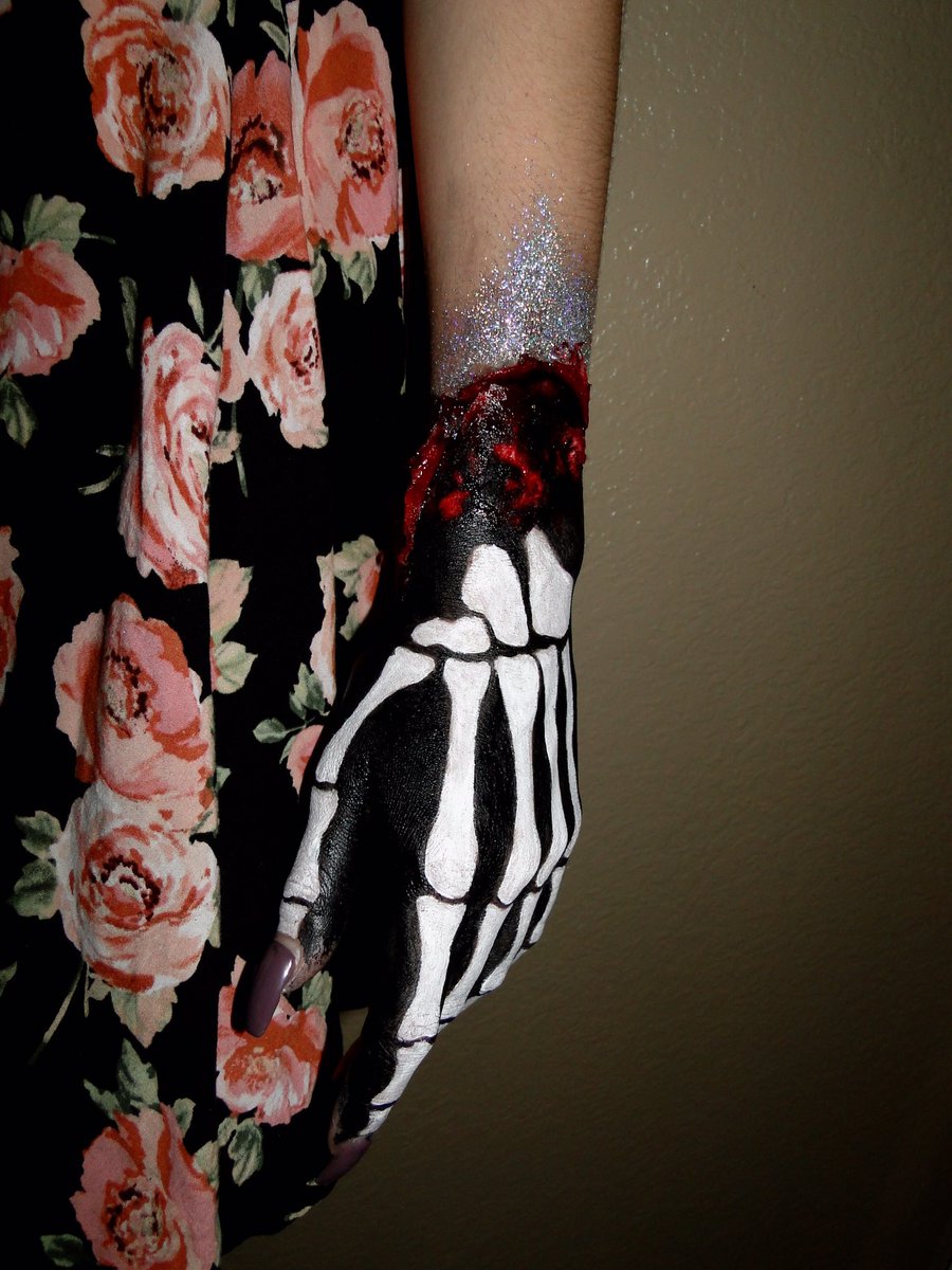 looksbyG's tweet photo. glam gore 👻 https://t.co/ayTyuG7EEK