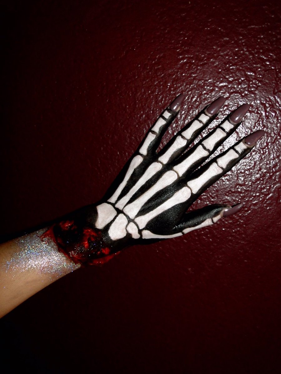 looksbyG's tweet photo. glam gore 👻 https://t.co/ayTyuG7EEK