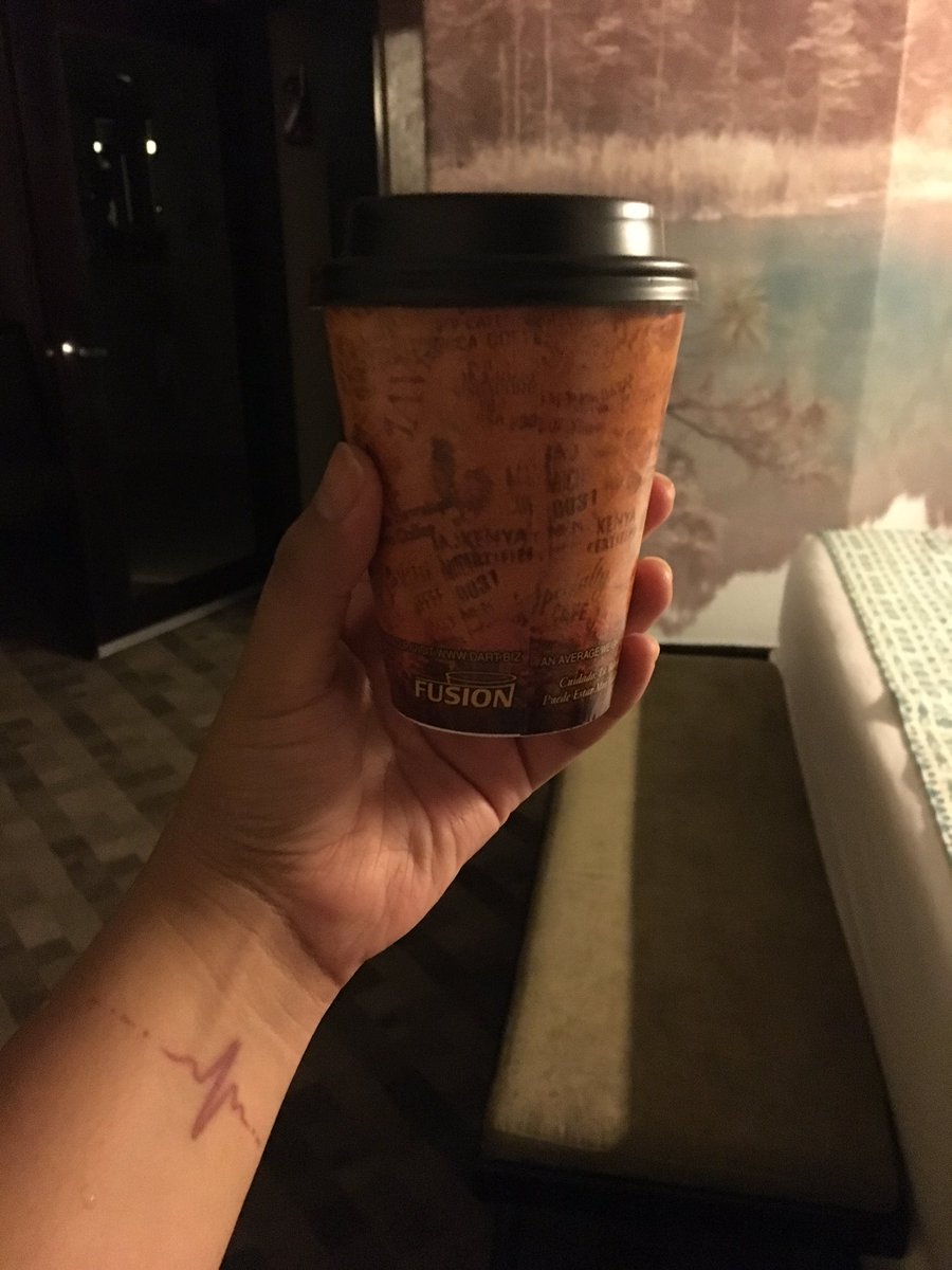 AnGielupi's tweet photo. A este, #Starbucks si le pondría chico #smallsizes #chiapas #delobuenopoco #cafechiapaneco #coffeewithacop 🤣🤣 https://t.co/ZWX3IzD6YE
