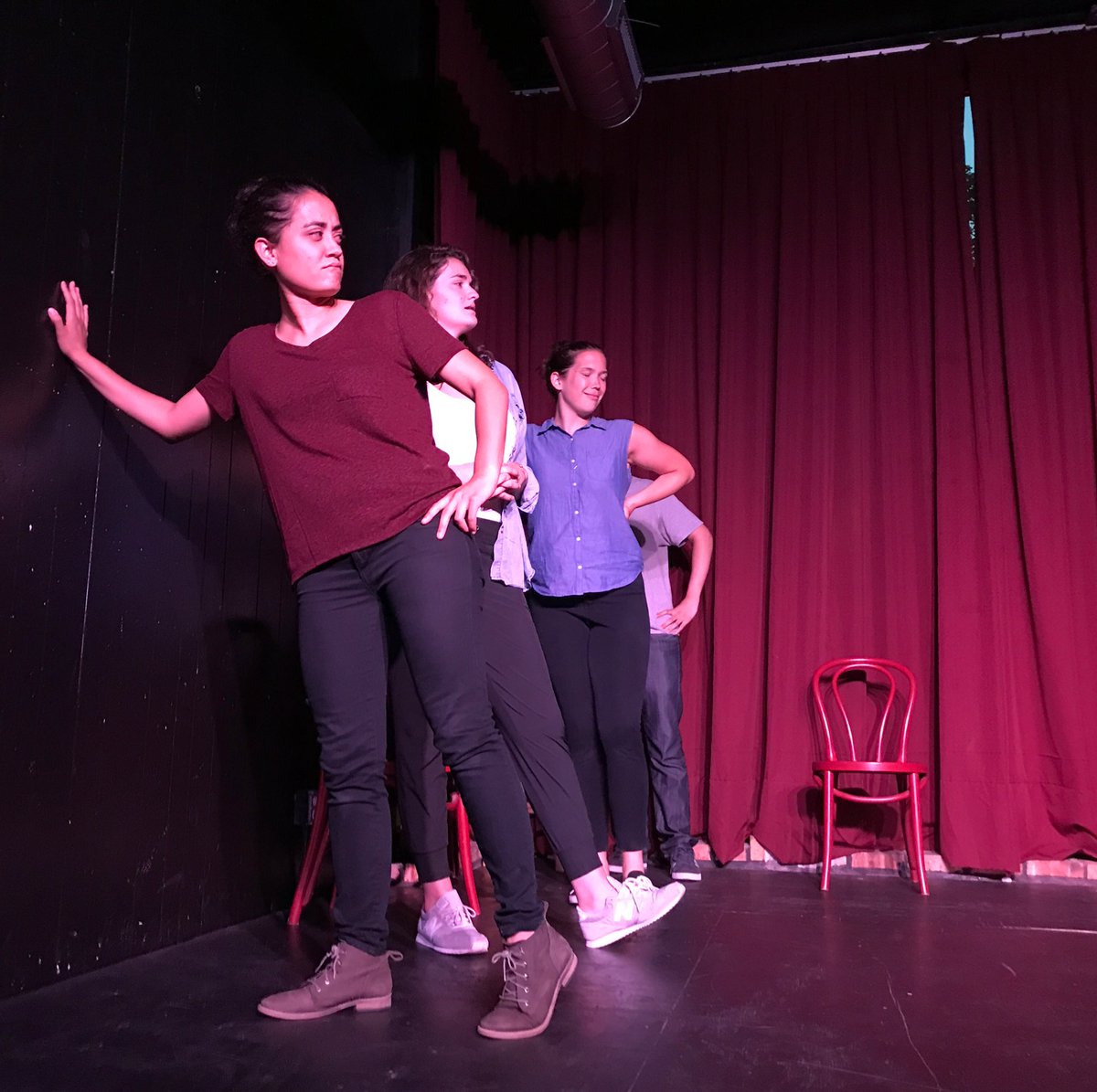TheImprovDen's tweet photo. What you're missing rn #topnotchtuesdays #improv #chicago https://t.co/A6NP0GBHPv