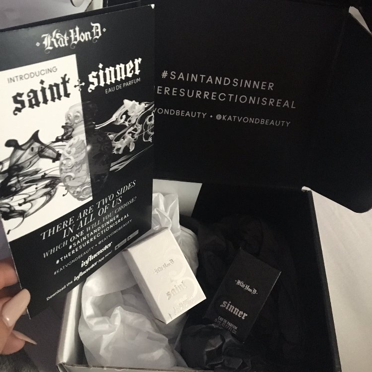 Chika_fAb's tweet photo. Excited to try these out! #free #saintandsinner #katvondbeauty https://t.co/e9BqZcsXl3
