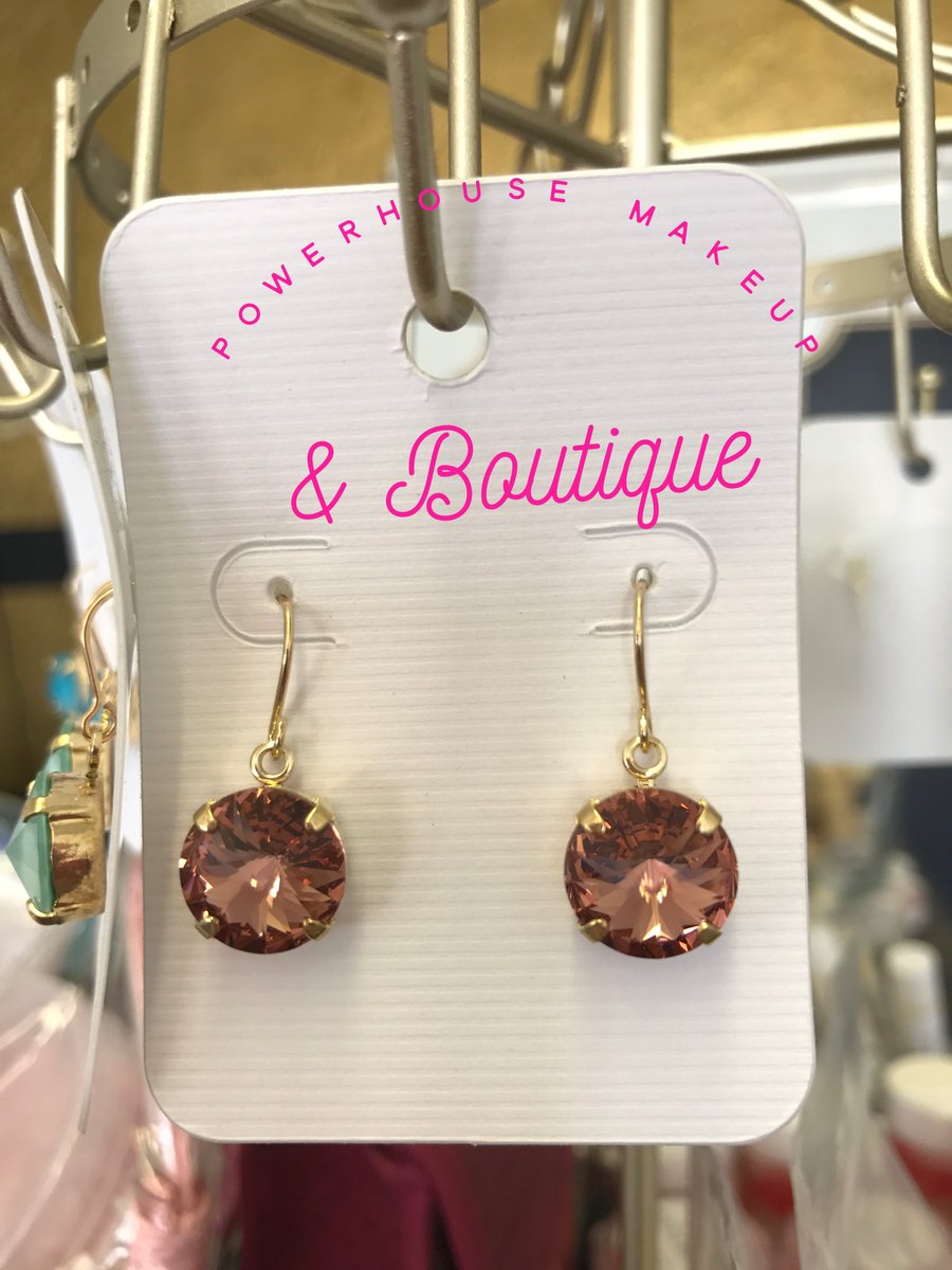 PowerhouseMake1's tweet photo. Earrings for every outfit!!! 👗👠 https://t.co/Nf718bl7gx