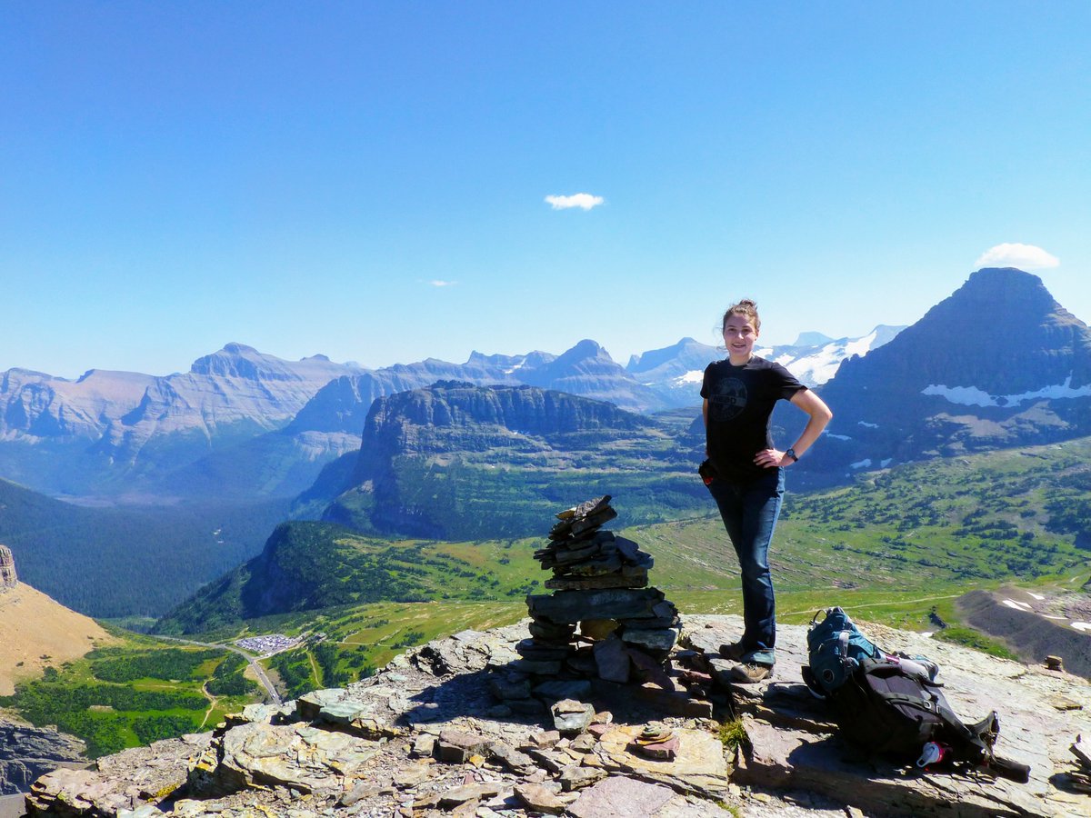 RMKK's tweet photo. Montana girls are awesome! #Montana #GlacierNational Park #hiking #adventure https://t.co/vwksKftwnM
