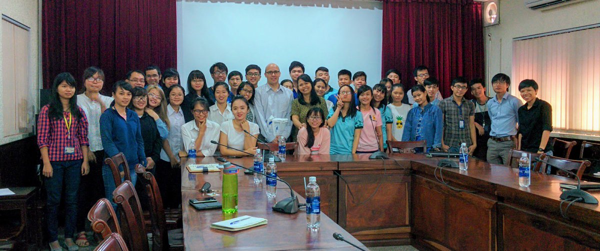 AusAmbVN's tweet photo. @UTAS Dr Andy Fischer conducts critical joint research with VNUHCM on impact of harmful algal blooms on aquaculture farming in 🇦🇺&amp;🇻🇳 #AVREP https://t.co/lwVwcIJUgW