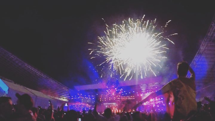 idr3wi's tweet photo. Martin Garrix closing his Ultra Europe  set 🔥🔥if you look closely you will see @lennn_ma and @cdrissell have a bro… https://t.co/l0h9NZnDVM https://t.co/8puhBULXJb