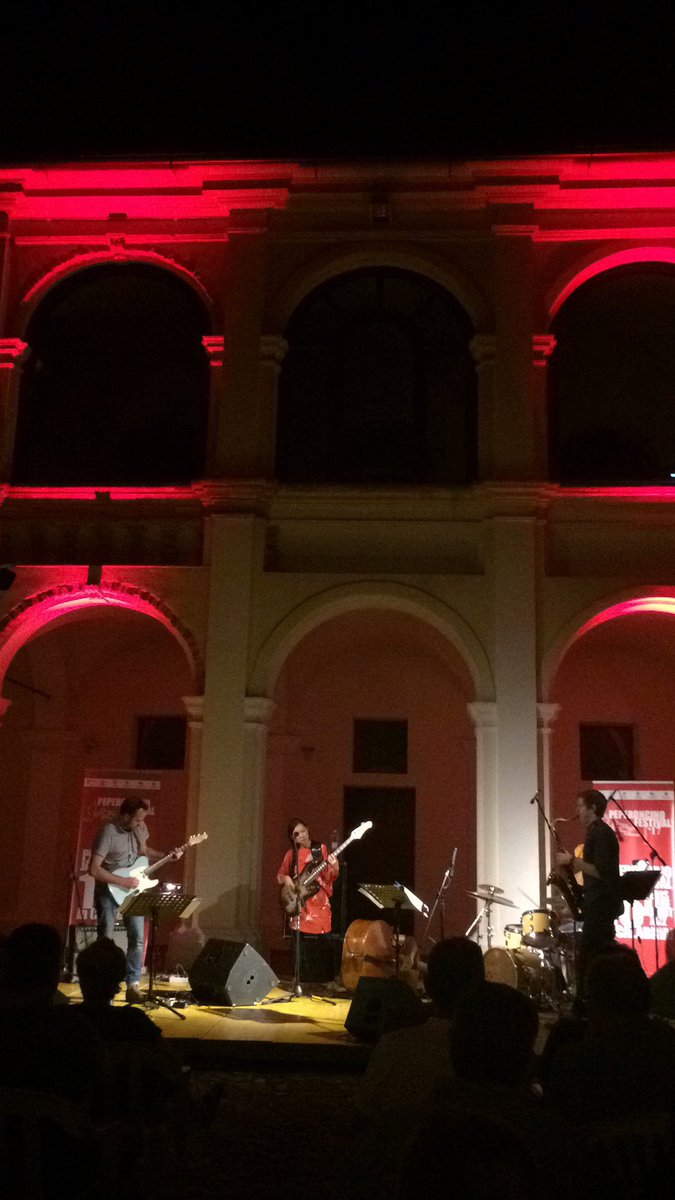 amminDanieledaC's tweet photo. Bello, intenso, espressivo concerto di #LindaMayHanOh #Quartet @lmoh000 al #Peperoncino @fest_jazz #Castrovillari #Protoconvento Brava!!! https://t.co/QUGcBg9xoZ