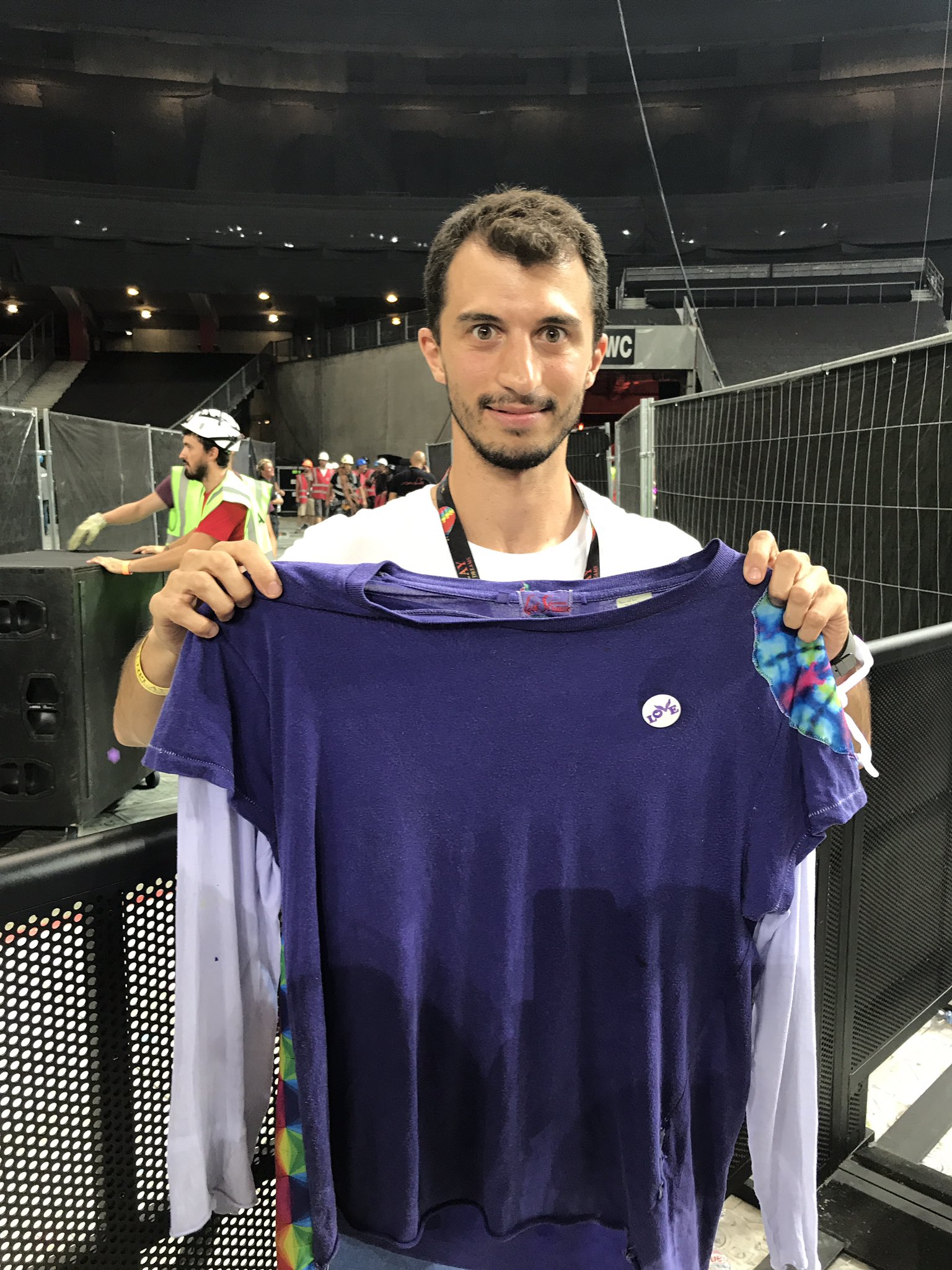 marmelade Proportional Modstander Tom Cohen  on Twitter: "The moment when Chris Martin giving you his t-shirt  in the end of show @coldplay #Coldplay #ColdplayParis #AHFODTour https://t.co/ekucyBJX7k"  / X