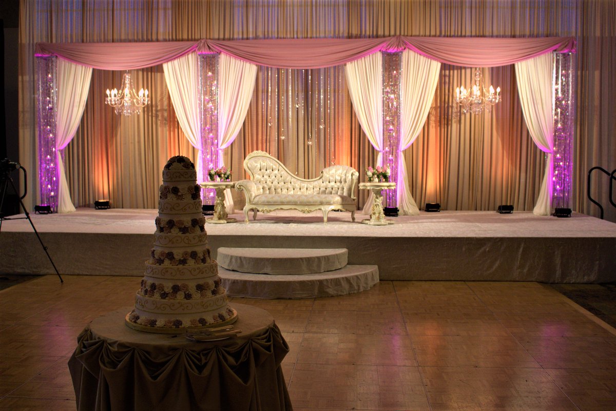 Abricoe's tweet photo. This incredible Abricoe designed stage left the guests speechless at a recent wedding event @WestinLombard #wedding #stage https://t.co/As8bla0xLo