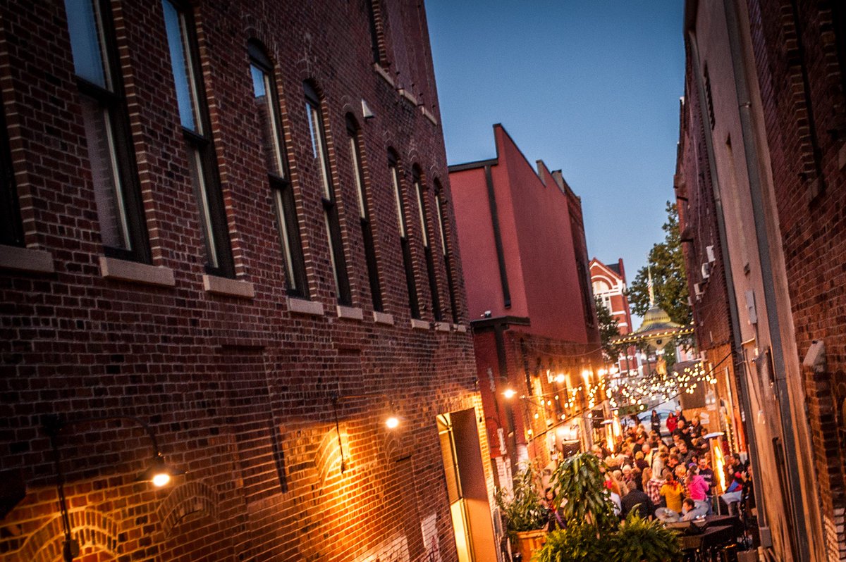 MainStreetIowa's tweet photo. "The alley was hot and crowded..." #MSIAward winning alley now the home to the local legacy awards in #Oskaloosa. https://t.co/AsPWBOsM1U https://t.co/rJR0ANSg9t