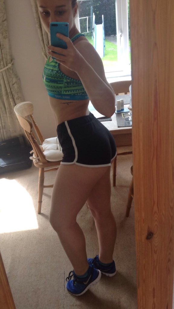 JustALittleRoo's tweet photo. Hello hi I l'm feelin myself rn so I thought I'd share some pics ooh exciting body confidence #yehboi #loveisland2018 #loljk #amitho #yeh https://t.co/QLabeGmO5a