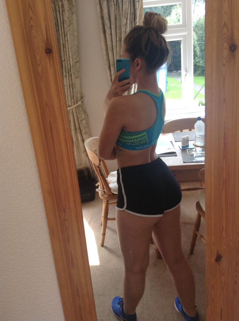 JustALittleRoo's tweet photo. Hello hi I l'm feelin myself rn so I thought I'd share some pics ooh exciting body confidence #yehboi #loveisland2018 #loljk #amitho #yeh https://t.co/QLabeGmO5a
