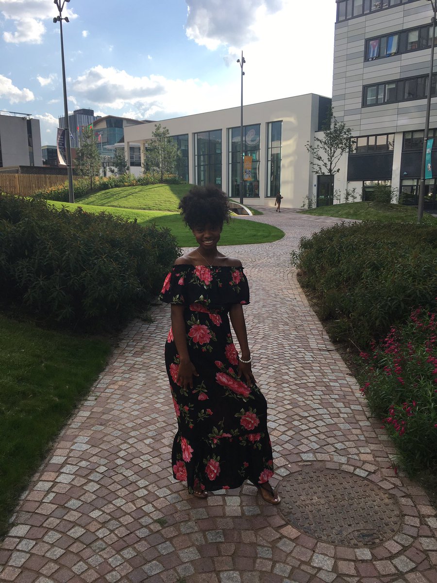 thelifeofbcj's tweet photo. when you're this fashionable, of course you're international✈️🌎 #blackgirlstravel #studyabroad #mtsu #mtsuabroad #travel #scotland #fashion https://t.co/iamemjj1Ic