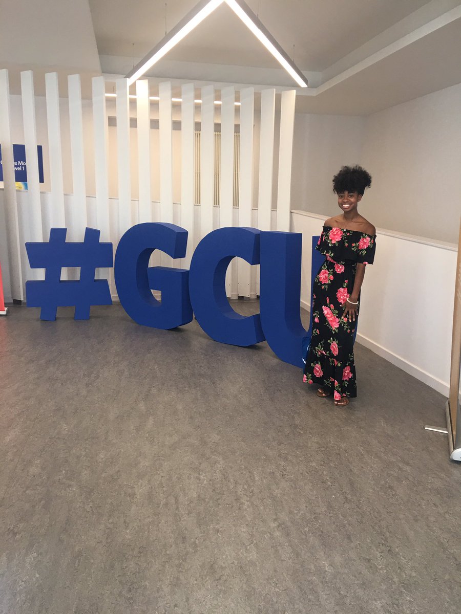 thelifeofbcj's tweet photo. when you're this fashionable, of course you're international✈️🌎 #blackgirlstravel #studyabroad #mtsu #mtsuabroad #travel #scotland #fashion https://t.co/iamemjj1Ic
