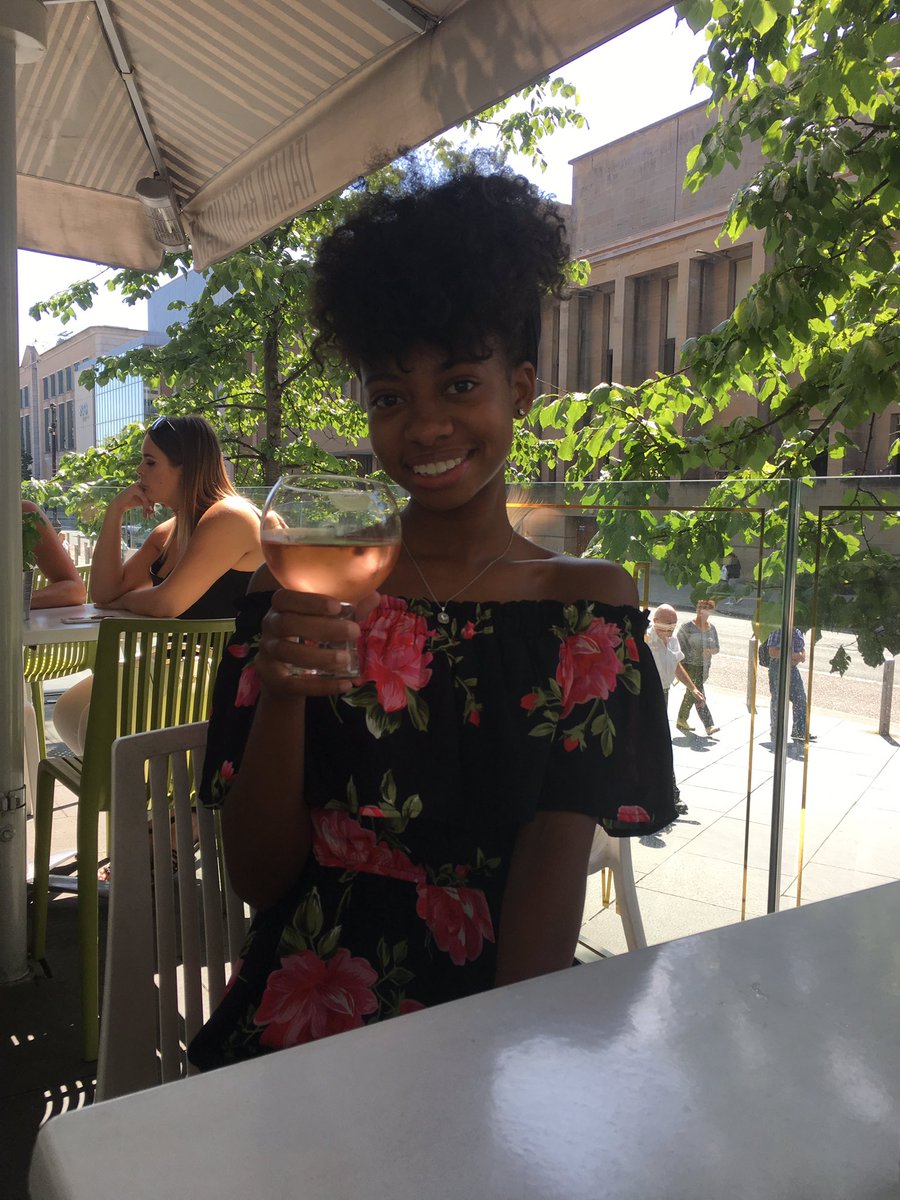 thelifeofbcj's tweet photo. when you're this fashionable, of course you're international✈️🌎 #blackgirlstravel #studyabroad #mtsu #mtsuabroad #travel #scotland #fashion https://t.co/iamemjj1Ic