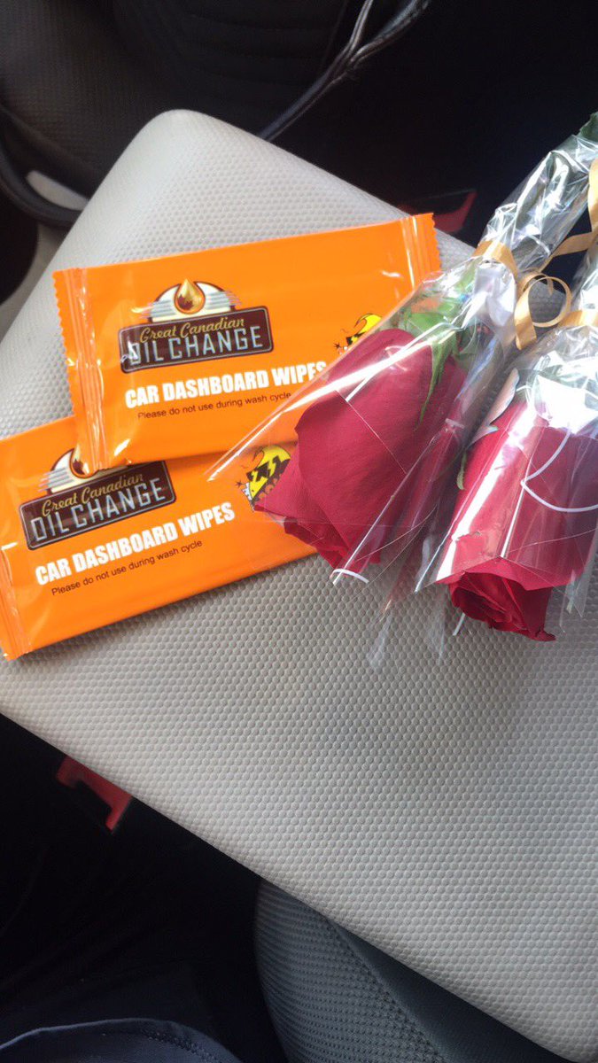 KristajSharpe's tweet photo. Apparently Tuesday is Ladies Day at @gcocregina so I got roses with my oil change ! https://t.co/YaDh6Tczip