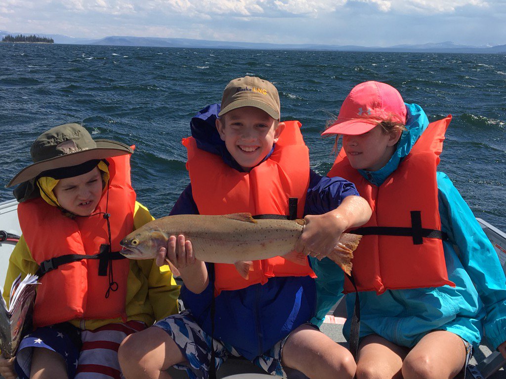 AmazingTrips's tweet photo. We eat tonight! @ Yellowstone Lake https://t.co/qEezLiUNSO