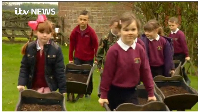 1/3 On this weeks Border Life @emmabakerITV meets the green fingered pupils of Canonbie Primary doing #sowandgrowUK goo.gl/H6c13b