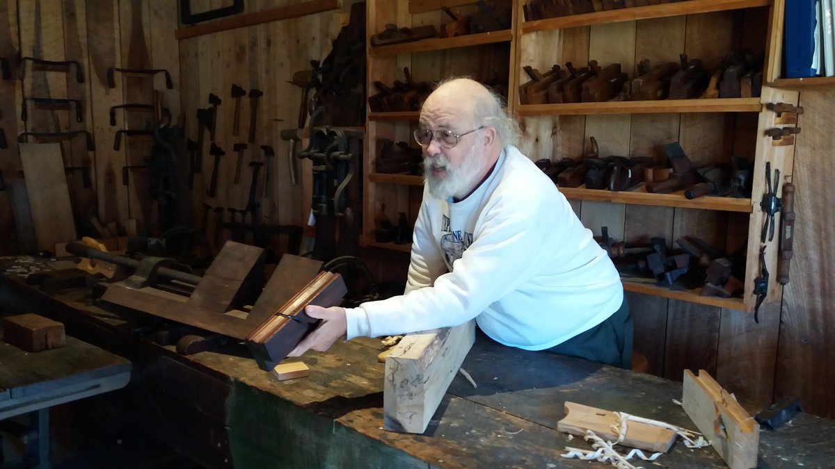 StepFarmMuseum's tweet photo. What does a volunteer do at #stepfarmmuseum ? They TEACH! #ilovemuseums #welovehistory #volunteers #HarfordHistory https://t.co/gshPFOy2FY