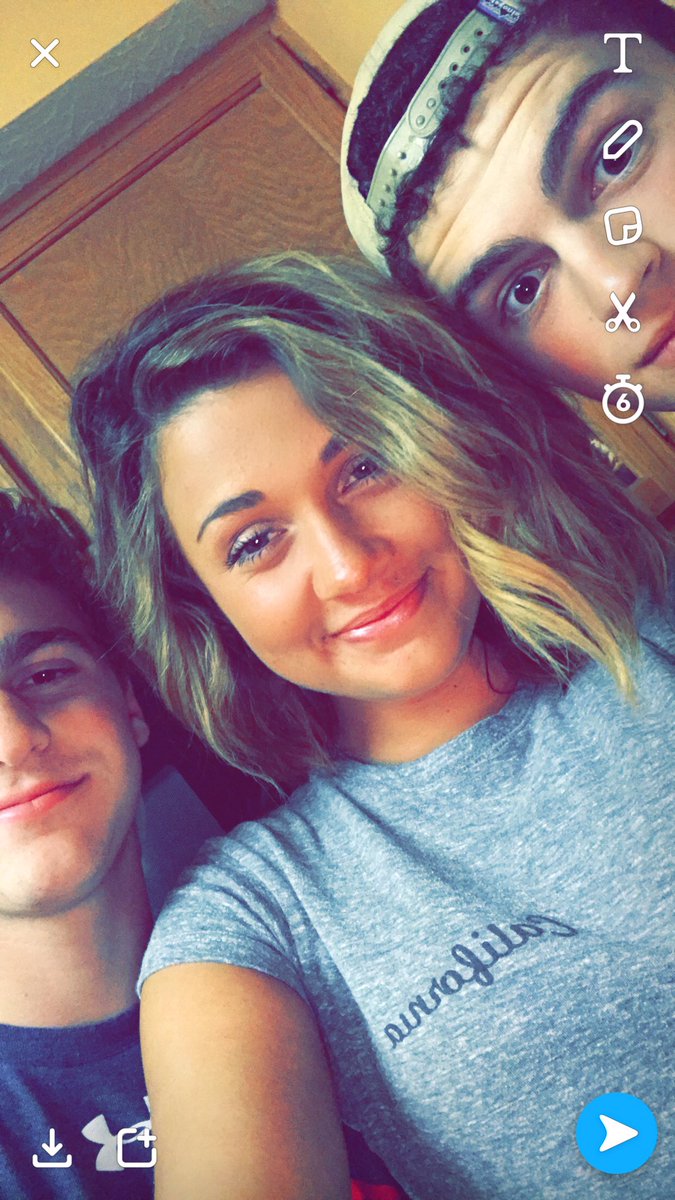 ewehrls's tweet photo. Late happy bday shoutout🎈🎉🎉 @RileyRyan1 watterson girl at heart https://t.co/OV8d3EyiCC