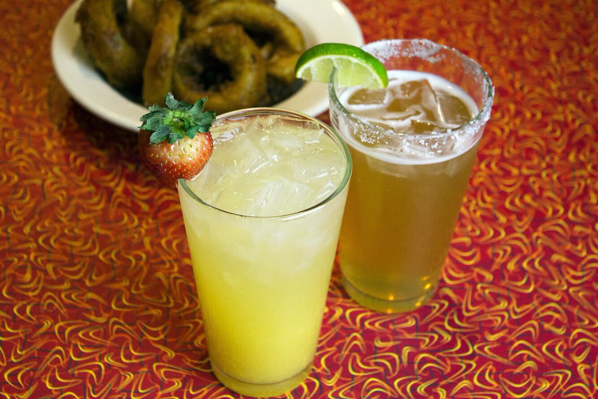 VeggieGalaxy's tweet image. It's a drink-your-dinner kind of night, even if it's only Tuesday. ☀️😅🍹#hotcommute