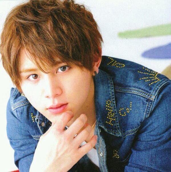 Yama_____R_sk's tweet photo. 左の写真の俺､カッコイイだろ!!

あれ??
もしかして見惚れてた!?
嬉しいな〜♡

右の写真の俺は…俺じゃない!!
ヤラセだからな!!
本業じゃないぞ!!

俺はアイドルの山田涼介だ!!
Hey! Say! JUMPの絶対エースだ!!

俺はお笑い芸人じゃな〜い! https://t.co/DXQYvbS6f0