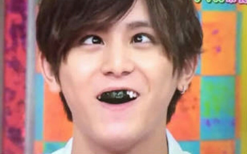 Yama_____R_sk's tweet photo. 左の写真の俺､カッコイイだろ!!

あれ??
もしかして見惚れてた!?
嬉しいな〜♡

右の写真の俺は…俺じゃない!!
ヤラセだからな!!
本業じゃないぞ!!

俺はアイドルの山田涼介だ!!
Hey! Say! JUMPの絶対エースだ!!

俺はお笑い芸人じゃな〜い! https://t.co/DXQYvbS6f0