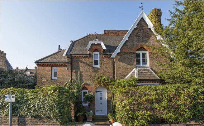 Coverdd's tweet photo. @BennTerryFusion Hi Ben! We’ve noticed you have bought a new home. Click here to insure it through the app! https://t.co/rtJkibNmQU https://t.co/xXrBJfwEaI