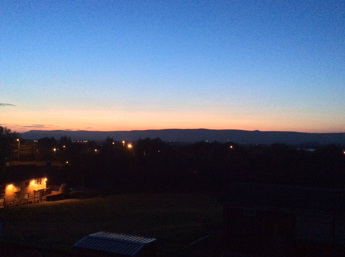 KeersLisa's tweet photo. #sunset #weathercheck #Muirhead #Campsies #WindysSunset been gorgeous all day here with a lovely sunset to finish it off 🌞 @WindyWilson88 https://t.co/pOplNf85G9