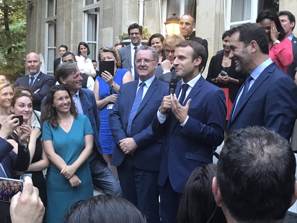 MickaelNogal's tweet photo. Le Président de la République @EmmanuelMacron devant les députés de la majorité ce soir. Moment d'échange avec lui. On continue ! https://t.co/w0yugXHfhY