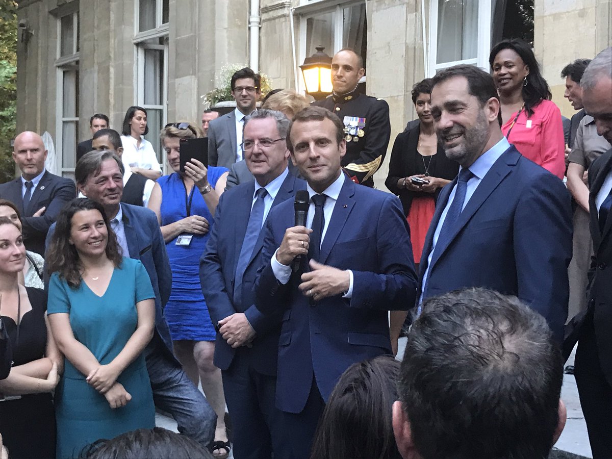 MickaelNogal's tweet photo. Le Président de la République @EmmanuelMacron devant les députés de la majorité ce soir. Moment d'échange avec lui. On continue ! https://t.co/w0yugXHfhY