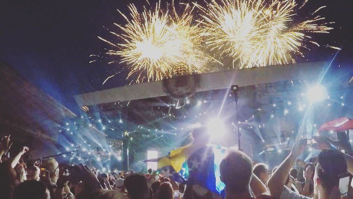 idr3wi's tweet photo. What a way to close Ultra Europe. Hardwell doing what he does best 🔥🔥 #hardwell #ultra #ultraeurope #umf #hardstyl… https://t.co/compc123Aq https://t.co/UgEASZVpDb