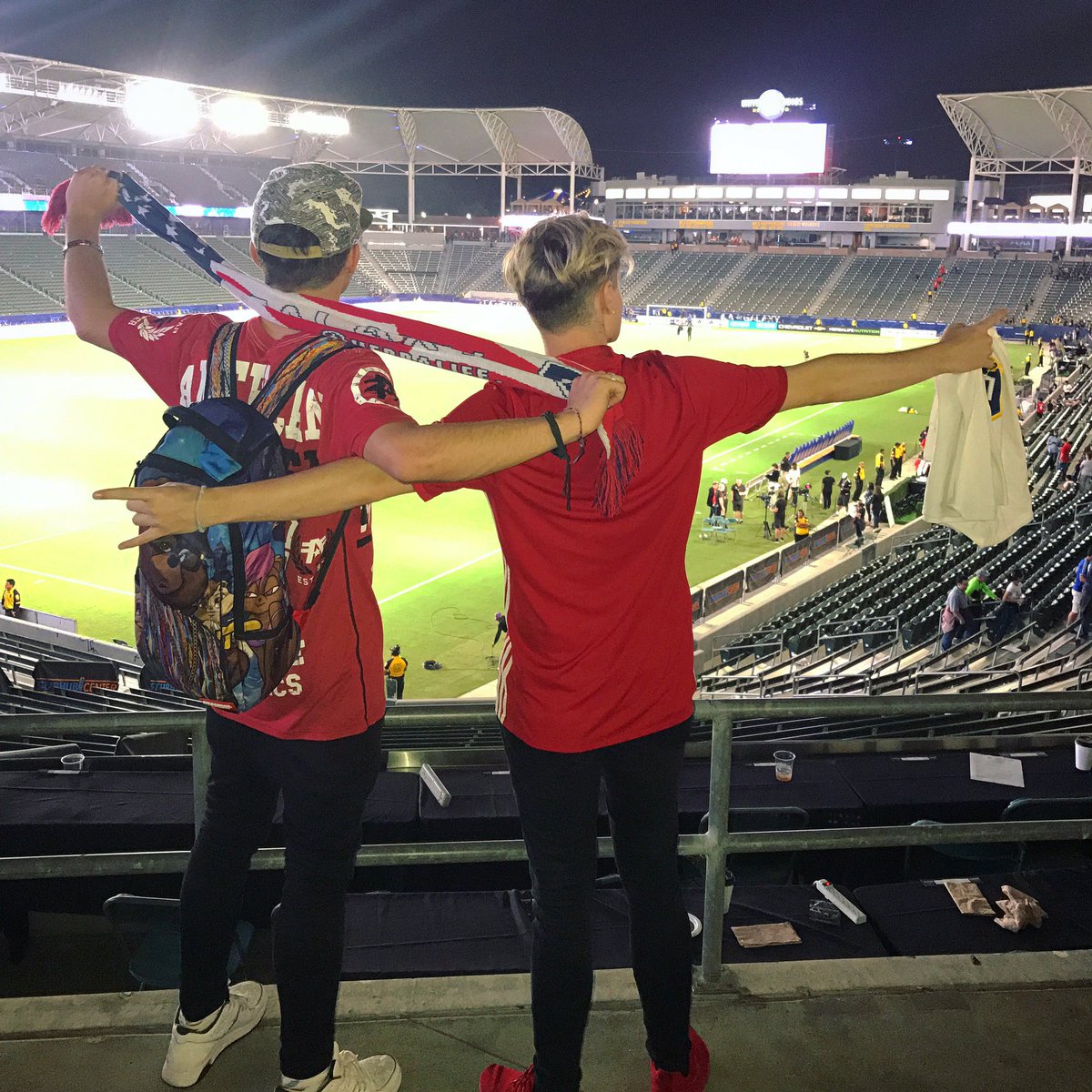 RoadTripTV's tweet image. Brothers in arms ❤️ - Randy 🐝🌵