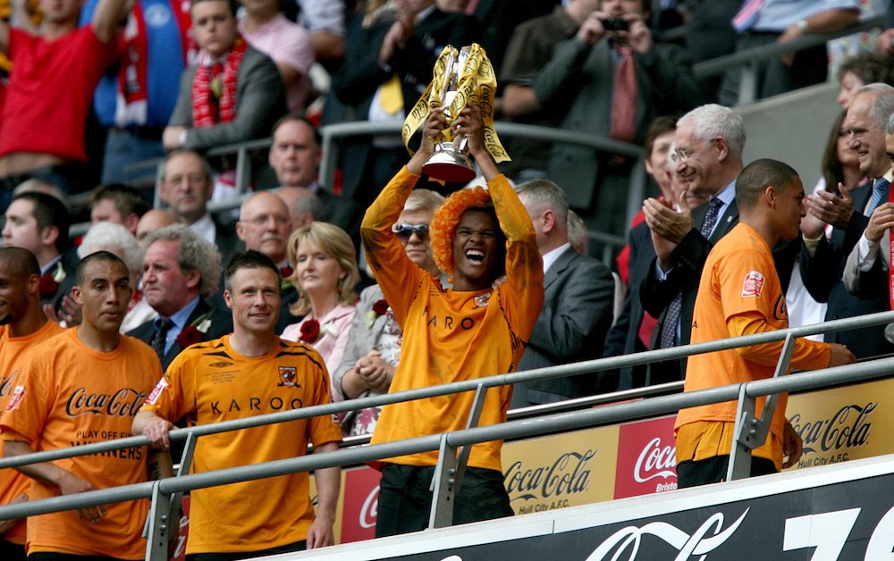 HullCity's tweet photo. 📑 | He's coming home, he's coming home, he's coming… Fraizer's coming home! #WelcomeBackFraizer https://t.co/cO9tDtkbvL